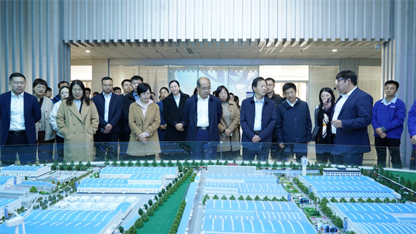 山東省地質(zhì)礦產(chǎn)勘察開發(fā)局領(lǐng)導(dǎo)一行蒞臨格瑞德集團(tuán)參觀