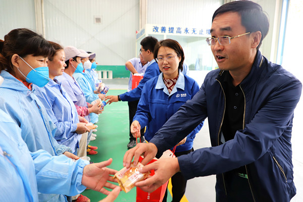 “共祝佳節(jié)，感恩奉獻”雙節(jié)集團領(lǐng)導(dǎo)慰問一線員工